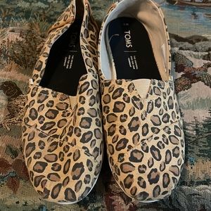 Women’s Toms size 9